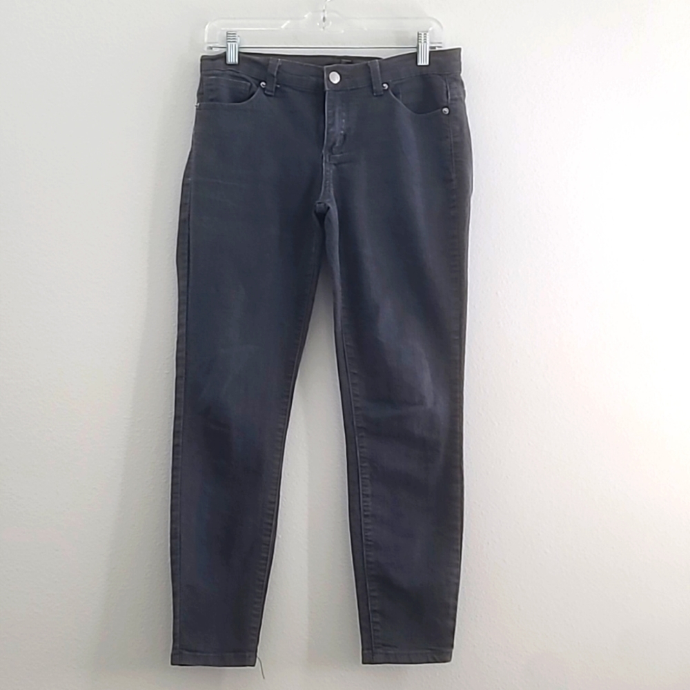 8/29  FOREVER 21 GREY JEANS